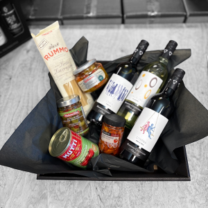 Kurv med Italienske vine, pasta og tilbehør OG den gode pastaopskrift
