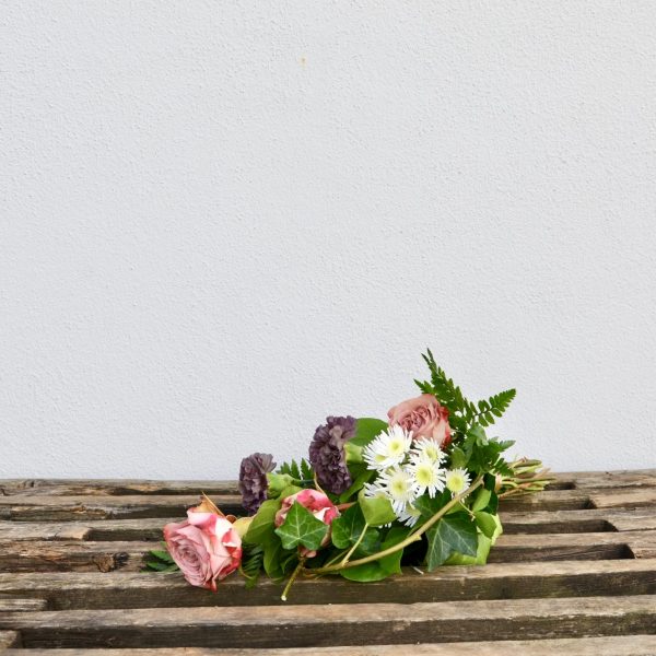 Bårebuket i hvid, rosa og violet