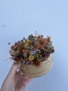 Hatteæske m. tørrede blomster