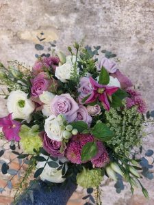 Smuk feminin buket i rosa toner