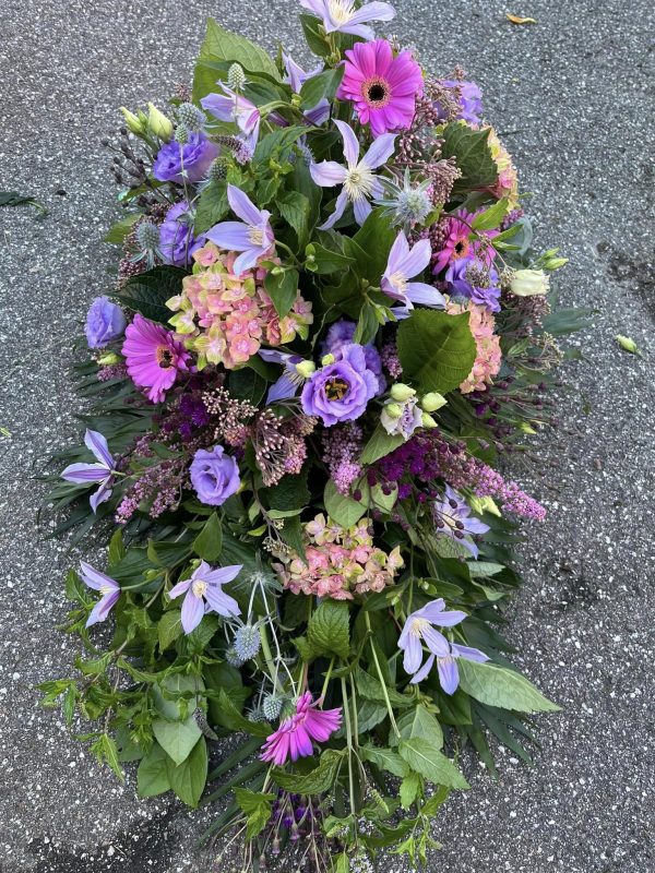 Båredekoration i violette farver