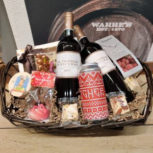 Julekurv fyldt m. vin og julelækkerier