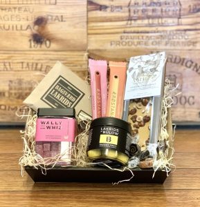 Den søde gavekurv fyldt med lækkerier (alkoholfri)