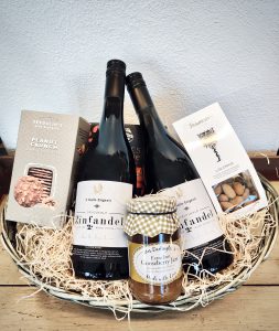 Gavekurv, 2 fl. vin & specialiteter